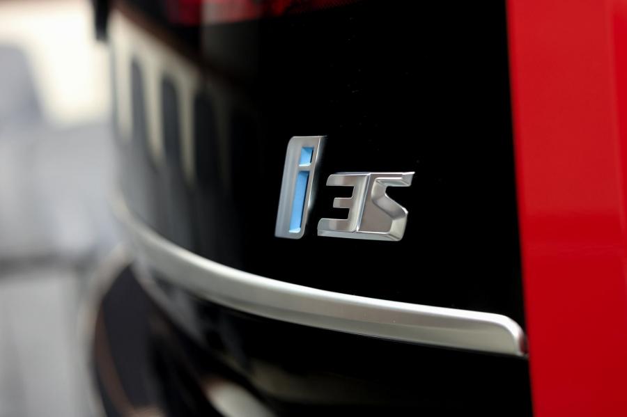 Логотип BMW i3s (I01) 2019 года  (фото 8 из 20)